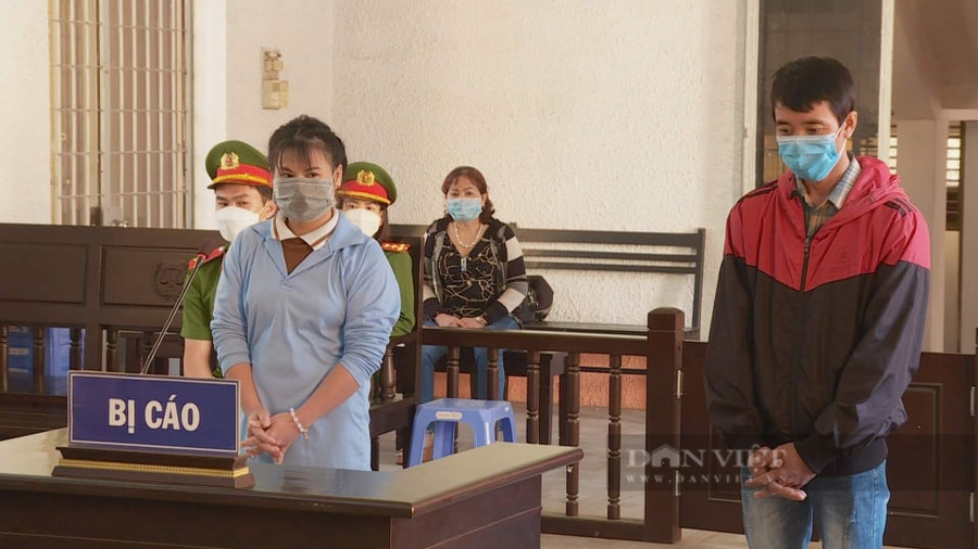 "Nữ quái" Nguyễn Thị Bích Vi và Lê Văn Đoàn tại phiên tòa sơ thẩm. Ảnh: An Nhiên