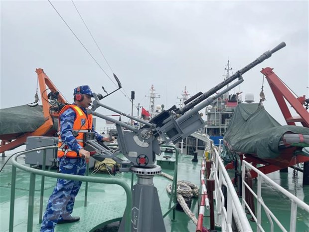 Hải đội 202 thực hiện nghiêm quy định của Bộ quốc phòng luôn túc trực sẵn sàng chiến đấu khi có nhiệm vụ được giao. (Ảnh: Thanh Thủy/TTXVN) Hải đội 202 thực hiện nghiêm quy định của Bộ quốc phòng luôn túc trực sẵn sàng chiến đấu khi có nhiệm vụ được giao. (Ảnh: Thanh Thủy/TTXVN)