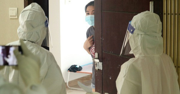 Theo hướng dẫn mới nhất của Bộ Y tế, các F0 điều trị tại nhà sẽ được dỡ bỏ cách ly khi đã cách ly, điều trị đủ 7 ngày, thay vì 10 ngày như trước và có kết quả xét nghiệm nhanh kháng nguyên âm tính với virus SARS-CoV-2. Theo hướng dẫn mới nhất của Bộ Y tế, các F0 điều trị tại nhà sẽ được dỡ bỏ cách ly khi đã cách ly, điều trị đủ 7 ngày, thay vì 10 ngày như trước và có kết quả xét nghiệm nhanh kháng nguyên âm tính với virus SARS-CoV-2.