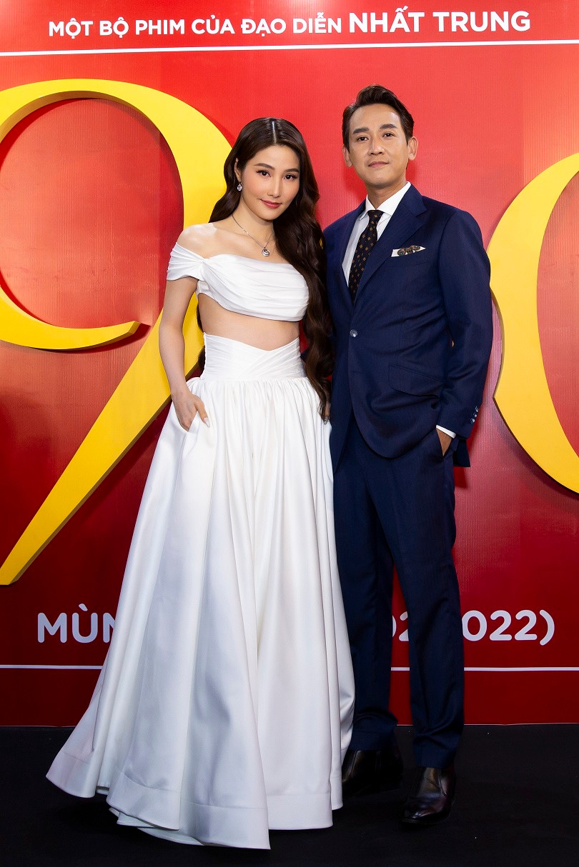 Hứa Vĩ Văn lịch lãm đến chúc mừng Diễm My 9X, là người bạn thân lâu năm của mình. Ảnh: BTC