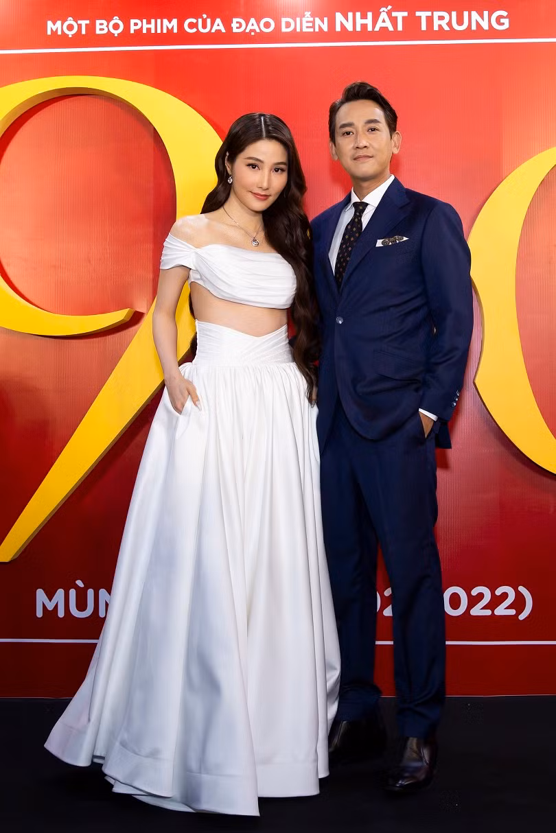 Hứa Vĩ Văn lịch lãm đến chúc mừng Diễm My 9X, là người bạn thân lâu năm của mình. Ảnh: BTC