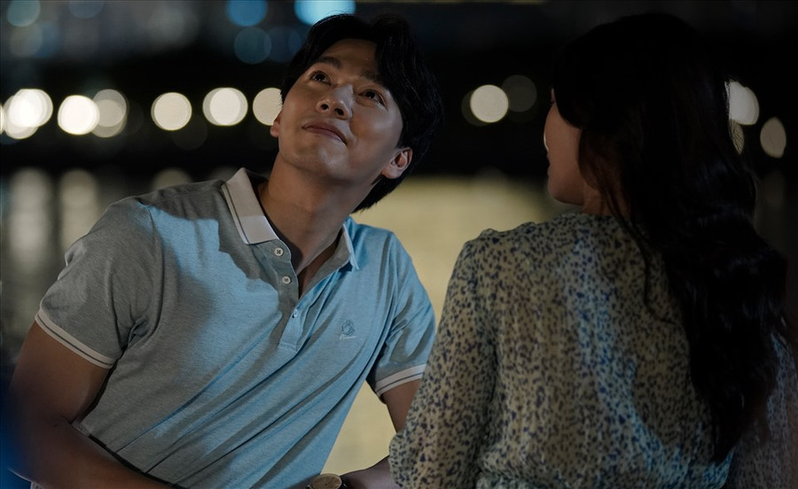 Linh Lan (Ninh Dương Lan Ngọc) - nữ giám đốc Marketing của một trường quốc tế cũng rơi vào tình huống khó xử khi lựa chọn giữa công việc và tình yêu trong phim. Ảnh: NSCC Linh Lan (Ninh Dương Lan Ngọc) - nữ giám đốc Marketing của một trường quốc tế cũng rơi vào tình huống khó xử khi lựa chọn giữa công việc và tình yêu trong phim. Ảnh: NSCC.