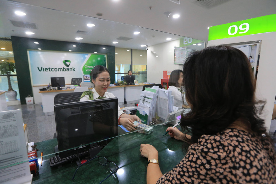 Vietcombank vừa áp dụng quy định không cho thay đổi mật khẩu ở thiết bị lạ. Ảnh: Ngọc Thắng Vietcombank vừa áp dụng quy định không cho thay đổi mật khẩu ở thiết bị lạ. Ảnh: Ngọc Thắng