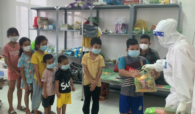 Những phần quà được tặng cho các bệnh nhân tại Trung tâm Y tế huyện Krông Búk