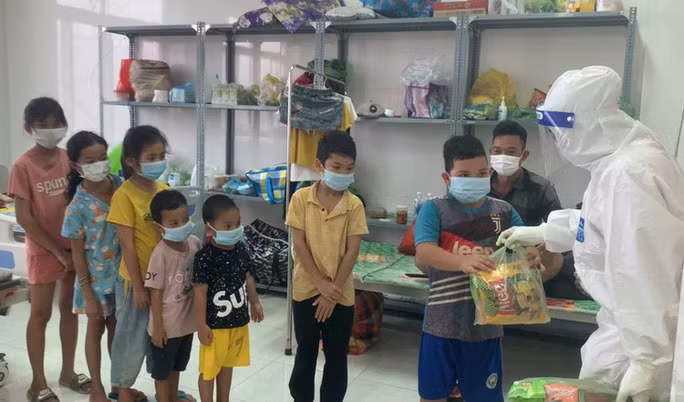 Những phần quà được tặng cho các bệnh nhân tại Trung tâm Y tế huyện Krông Búk