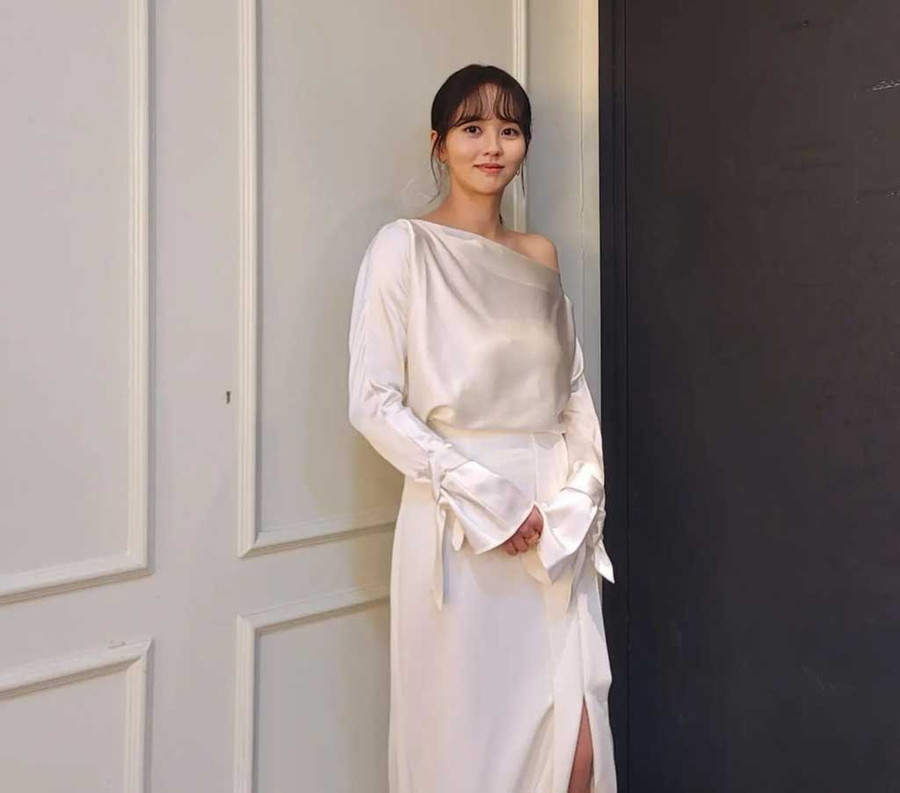 Bộ trang phục khiến Kim So Hyun già hơn so với tuổi thật. Ảnh: INSTAGRAM NV