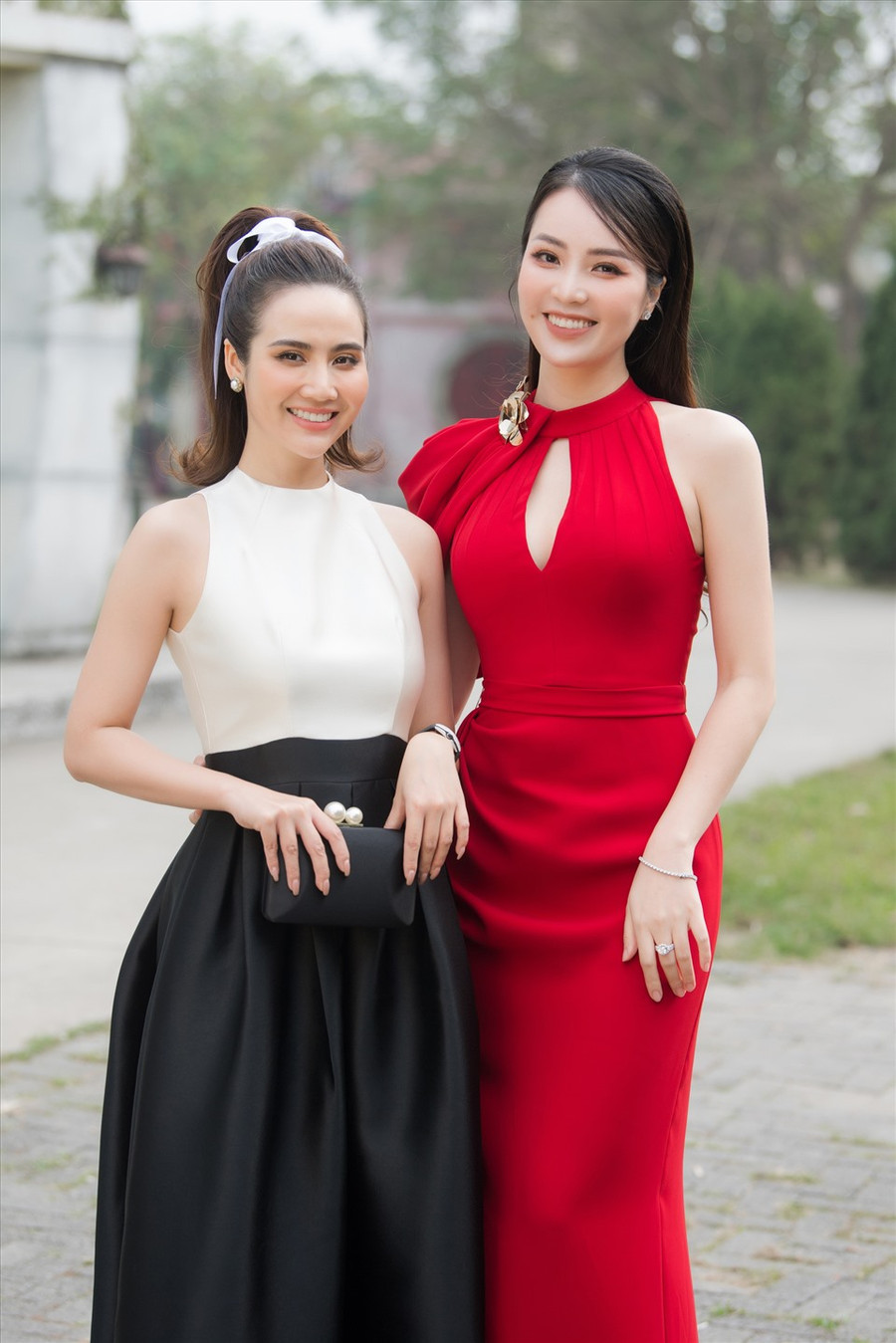  Khi đứng cạnh Huyền Lizzie - cô Vân Trang thông minh trong phim 