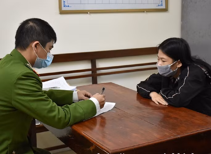  Phạm Thị Thùy Linh tại cơ quan công an