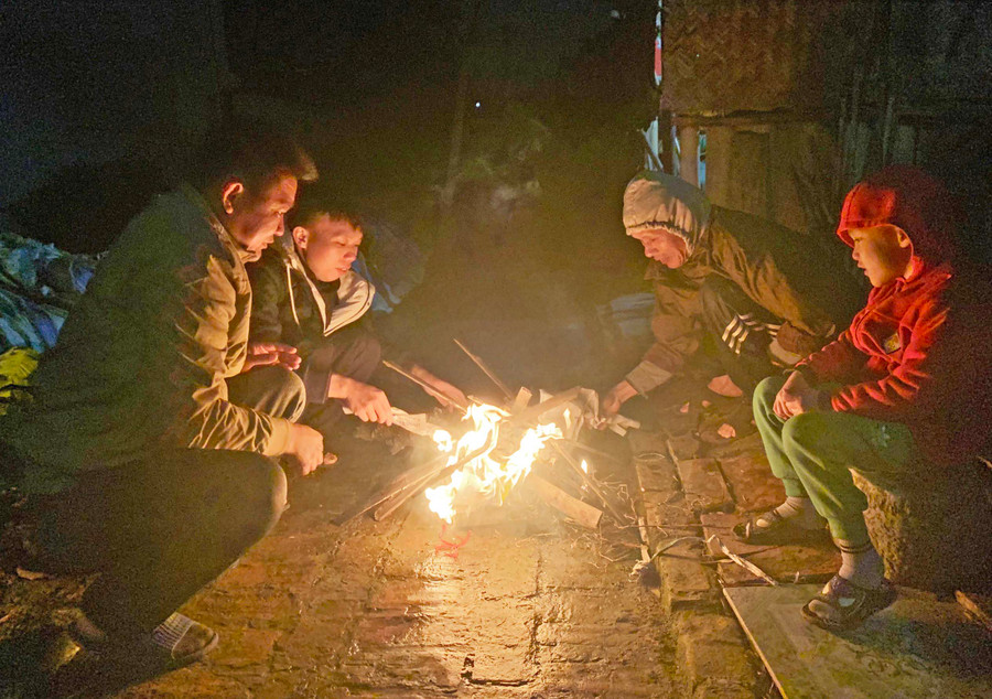 Tục đốt lửa đêm giao thừa đã tạo nên nét đẹp trong đời sống văn hóa người dân vùng Cheo Reo cũ. Ảnh: Vũ Chi