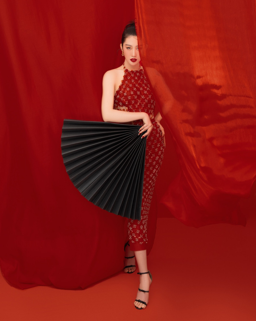 Trong năm qua, diễn viên 9X cũng xuất hiện ở nhiều gameshow như Running Man Vietnam, 7 nụ cười xuân… Hình ảnh một Thúy Ngân xinh đẹp, quyết liệt ở các thử thách gây ấn tượng với người xem. Ảnh: NVCC