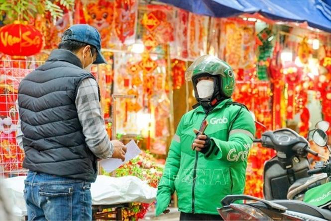 Do diễn biến phức tạp của dịch COVID-19, nhiều người lựa chọn hình thức giao hàng thay vì đến tận nơi.