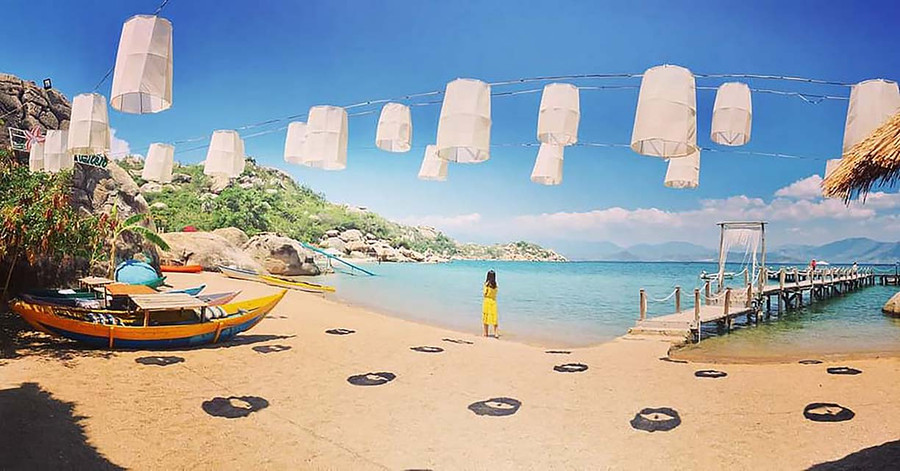 Du khách check in trong khu rừng Cam Ranh. Ảnh Tranghoang.com.  Du khách check in trong khu rừng Cam Ranh. Ảnh Tranghoang.com.