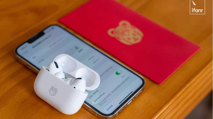 AirPods Pro phiên bản giới hạn Tết Nhâm Dần 2022. Ảnh: @IFANR - WEIBO