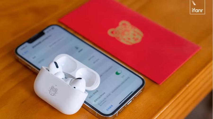 AirPods Pro phiên bản giới hạn Tết Nhâm Dần 2022. Ảnh: @IFANR - WEIBO