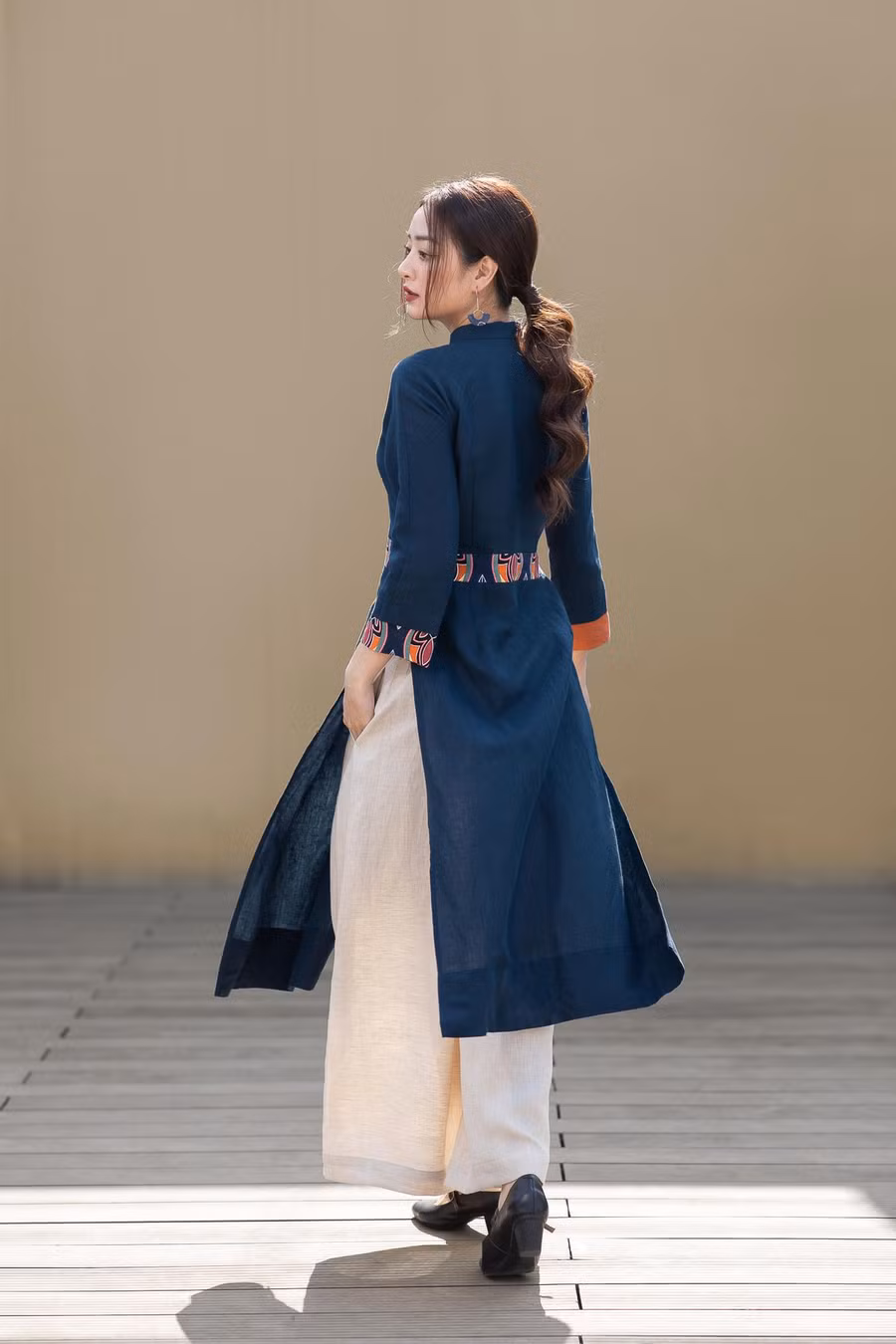 Những chiếc áo dài Tết 2022 của MONO mang đến sự thoải mái, vẻ đẹp và sự tự tin cho mỗi người phụ nữ yêu mến lựa chọn.