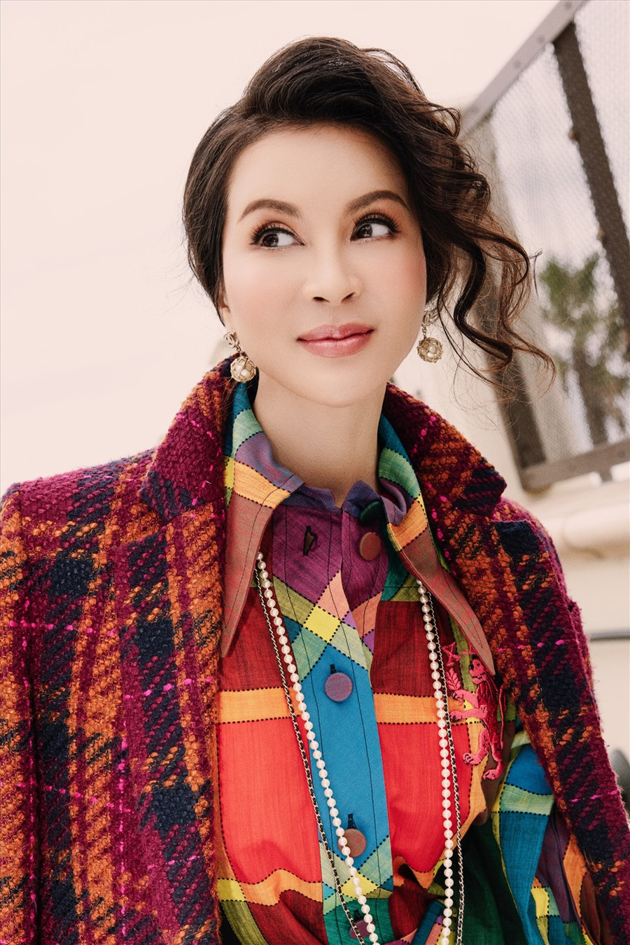 MC Thanh Mai nghiêm khắc giữ gìn nhan sắc vì muốn tôn trọng khán giả, đem lại hình ảnh chỉn chu nhất dù ở vị trí doanh nhân hay diễn viên, MC. Cô chia sẻ: “Nhờ chăm sóc đúng cách, đúng phương pháp nên tôi hay được mọi người khen trẻ hơn tuổi. Tôi cảm thấy rất vui”.