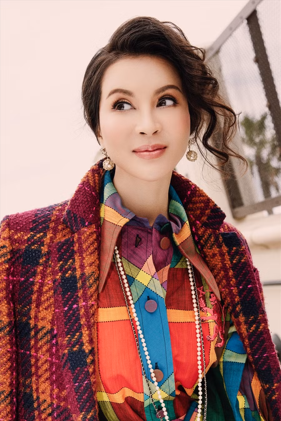 MC Thanh Mai nghiêm khắc giữ gìn nhan sắc vì muốn tôn trọng khán giả, đem lại hình ảnh chỉn chu nhất dù ở vị trí doanh nhân hay diễn viên, MC. Cô chia sẻ: “Nhờ chăm sóc đúng cách, đúng phương pháp nên tôi hay được mọi người khen trẻ hơn tuổi. Tôi cảm thấy rất vui”.