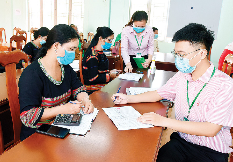 Hoạt động điểm giao dịch xã Ia Dêr (huyện Ia Grai). Ảnh: Đức Thụy  Hoạt động điểm giao dịch xã Ia Dêr, huyện Ia Grai. Ảnh: Đức Thụy