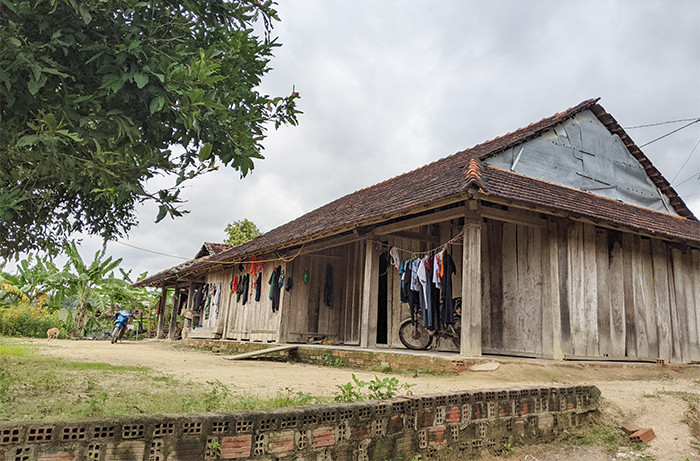 Kiến trúc nhà dài 3 gian đặc trưng của người Mông trên đất Ya Hội.