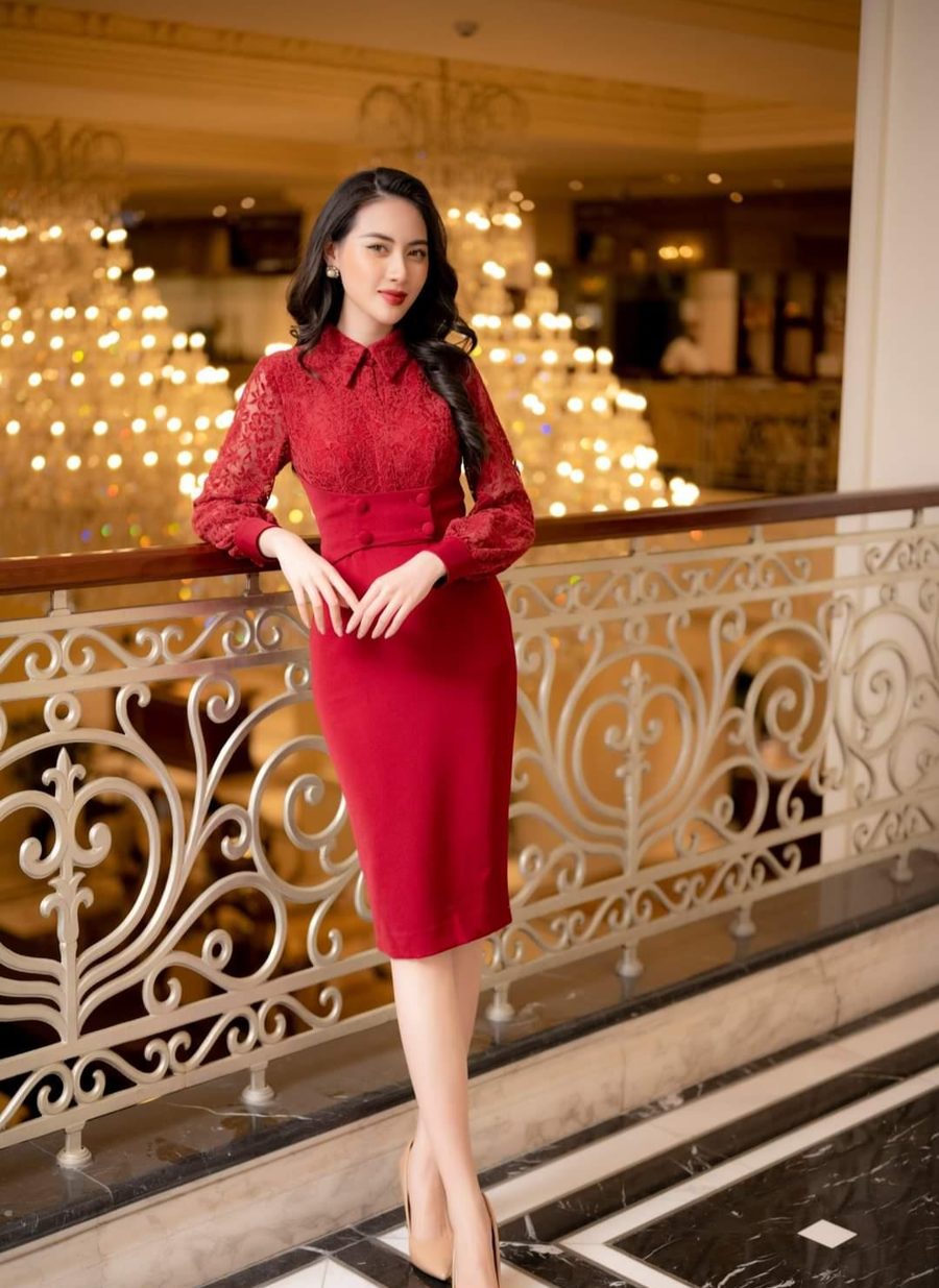 Khi thời tiết không quá lạnh, chẳng gì hoàn hảo hơn khi diện đồ ren trong những ngày như thế này. Ngoài nét quyến rũ, đầm ren ẩn chứa vẻ cổ điển, nét nữ tính trong những ngày xuân ngọt ngào.