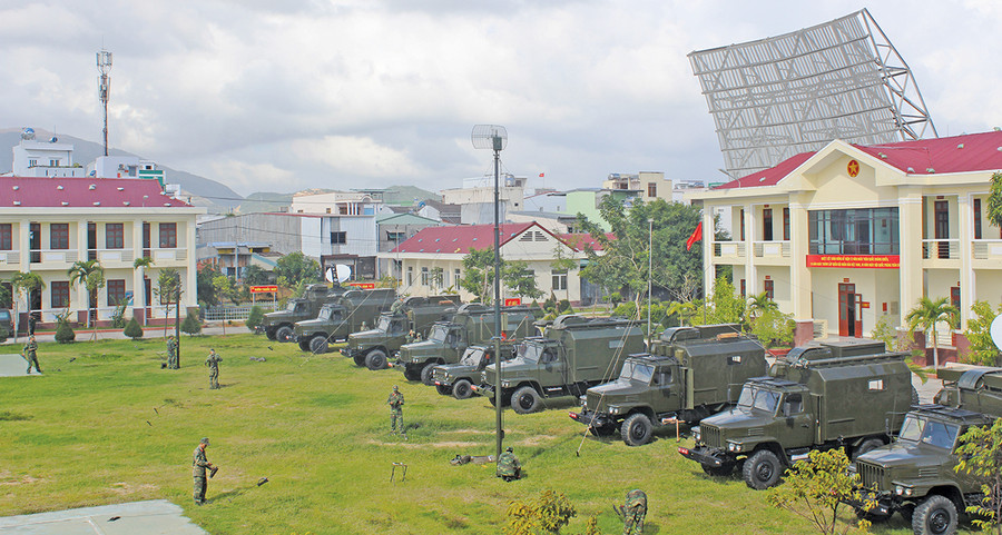 Tổ chức huấn luyện, bảo đảm tốt thông tin liên lạc cơ động cho các nhiệm vụ.