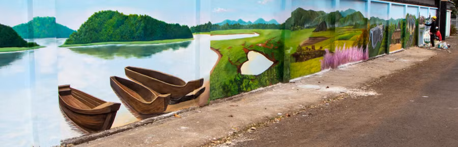 Con đường bích họa đầu tiên trong buôn, với 32 hình vẽ về phong cảnh, văn hóa các dân tộc Êđê, M'nông hứa hẹn là một điểm 