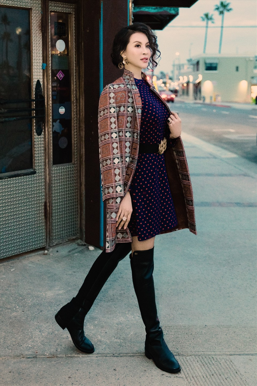 Ở tuổi trung niên, Thanh Mai vẫn nổi bật vẻ đẹp rạng ngời, ngoại hình thon thả với số đo 90-58-92 cm. Nữ MC Sức sống mới chia sẻ rằng, đây là thành quả của việc cô chăm chỉ tập luyện thể thao bao năm qua.