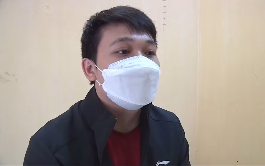 Đối tượng Nguyễn Hoàng Huy tại cơ quan công an. Ảnh: CACC