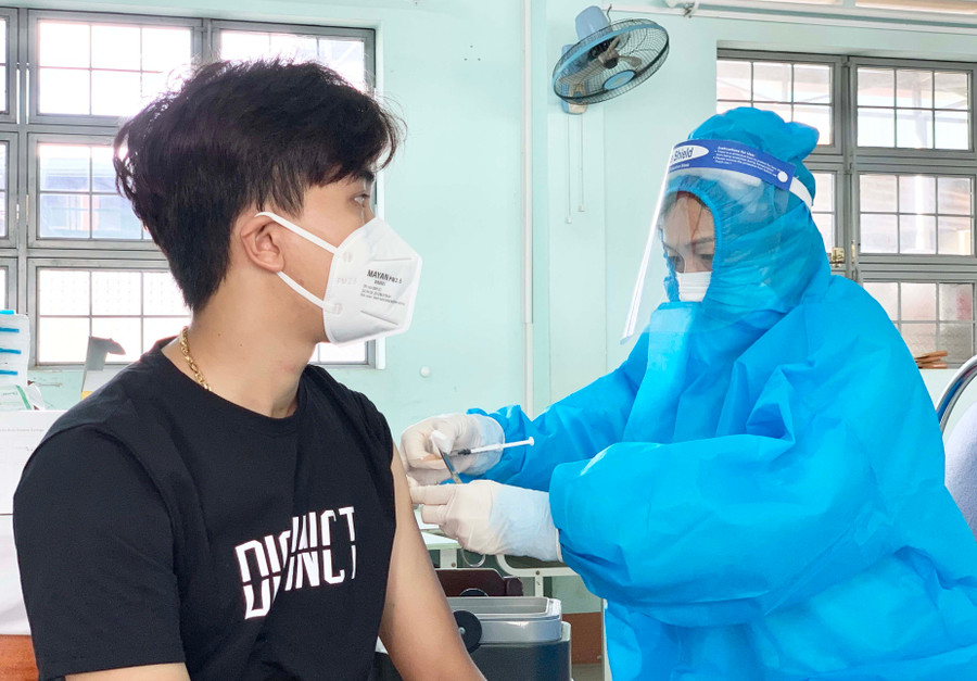 Tỉnh Gia Lai tiếp tục đẩy mạnh công tác tiêm vắc xin phòng Covid-19. Ảnh: Như Nguyện