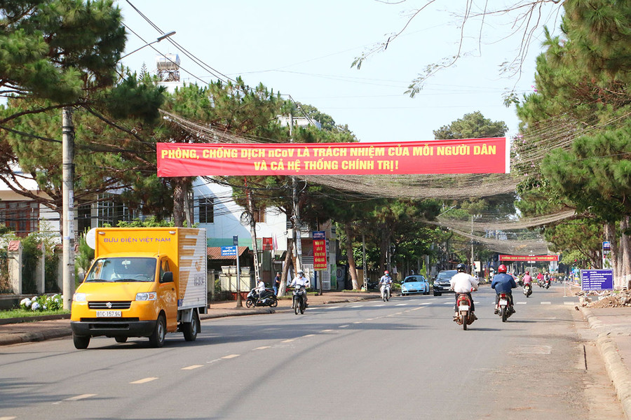Băng rôn tuyên truyền về phòng-chống dịch trên đường Trần Hưng Đạo (TP. Pleiku). Ảnh: Quang Tấn Băng rôn tuyên truyền về phòng-chống dịch trên đường Trần Hưng Đạo (TP. Pleiku). Ảnh: Quang Tấn