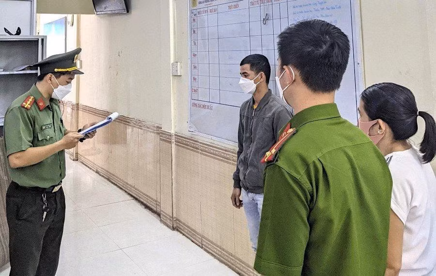 Phúc bị đọc lệnh bắt tạm giam.Ảnh: Nguyễn Tú