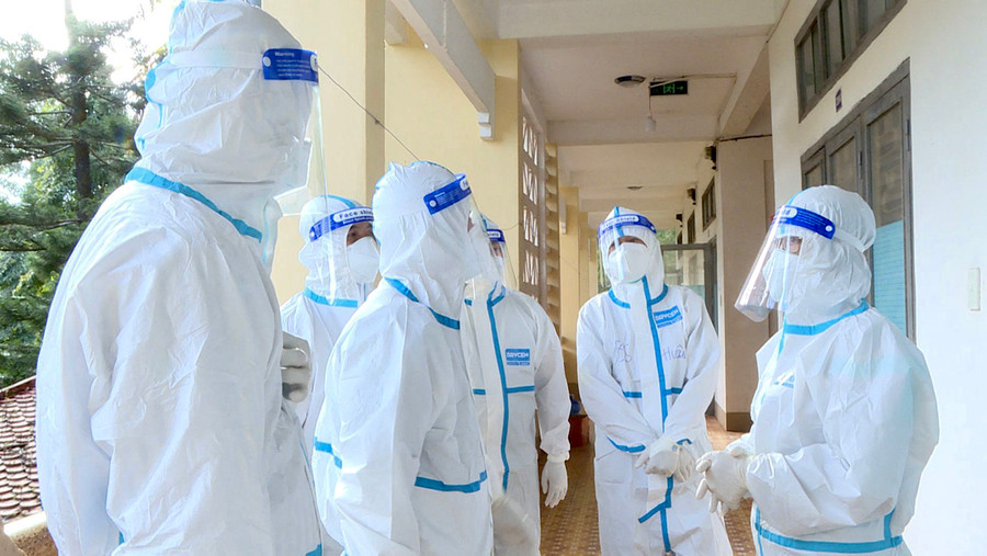  Đoàn kiểm tra số 1 của Ban Chỉ đạo phòng-chống dịch Covid-19 của tỉnh kiểm tra công tác thu dung điều trị bệnh nhân Covid-19 tại Bệnh viện dã chiến cơ sở 3. Ảnh: Như Nguyện