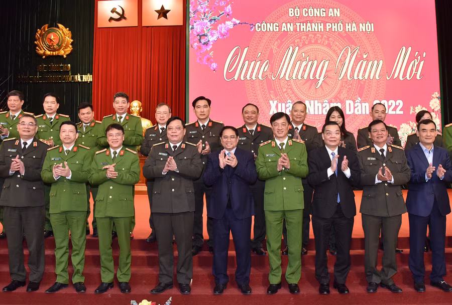  Thủ tướng Phạm Minh Chính cùng cán bộ, chiến sĩ Công an Thủ đô.