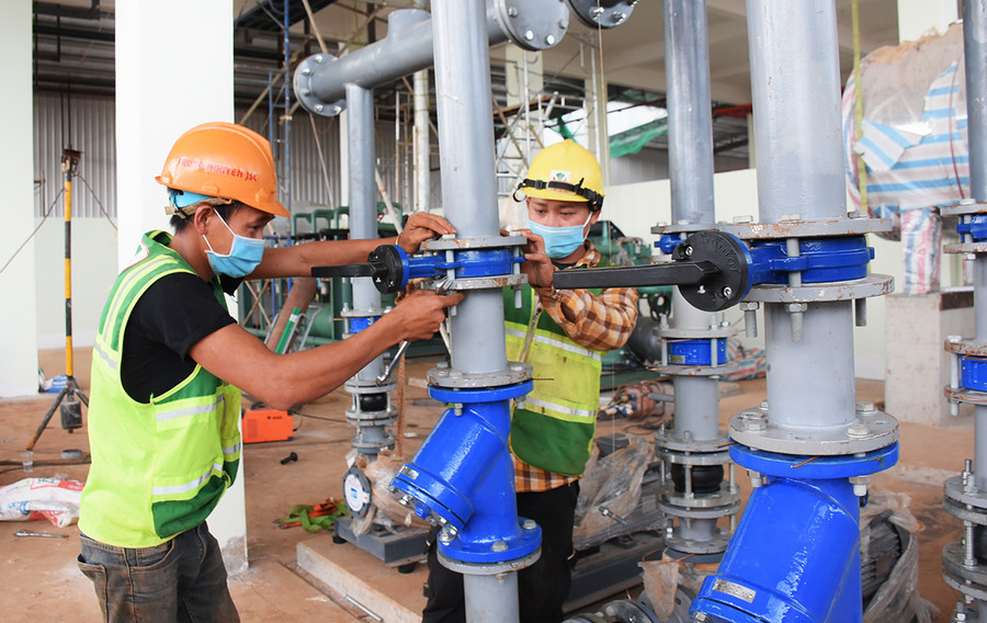 Công nhân Công ty TNHH Công nghiệp Quốc Việt (TP. Hồ Chí Minh) làm việc tại Khu Công nghiệp Trà Đa (TP. Pleiku). Ảnh: Minh Nguyễn Công nhân Công ty TNHH công nghiệp Quốc Việt (TP. Hồ Chí Minh) làm việc tại Khu Công nghiệp Trà Đa (TP. Pleiku). Ảnh: Minh Nguyễn