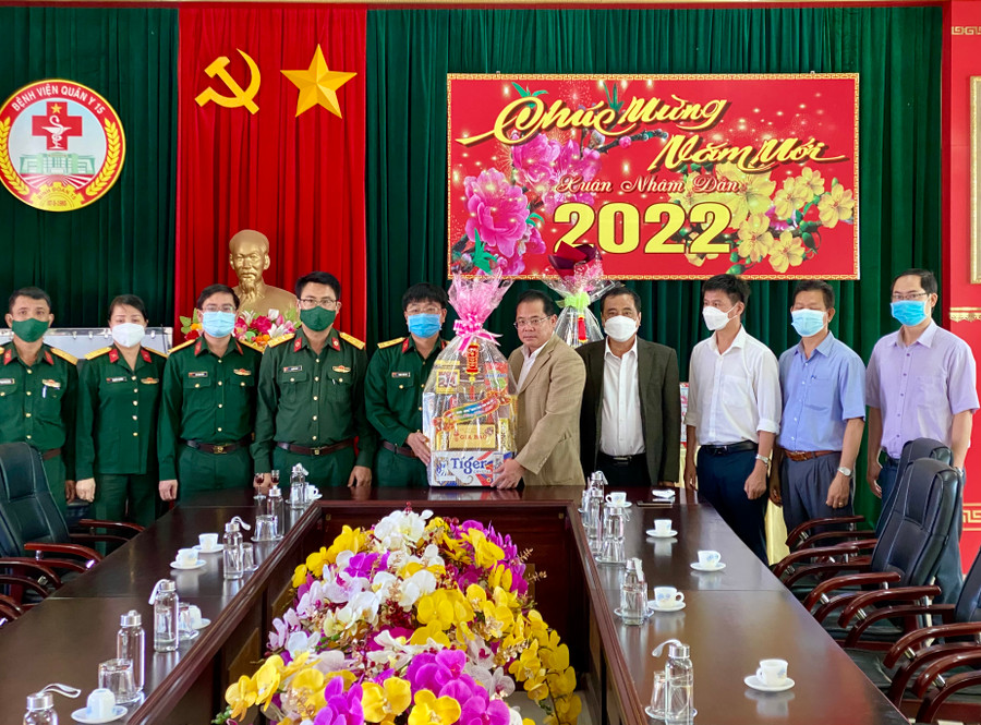 Đoàn công tác do Phó Chủ tịch UBND tỉnh Hồ Phước Thành thăm và chúc Tết Bệnh viện Quân y 15 (Binh đoàn 15)t