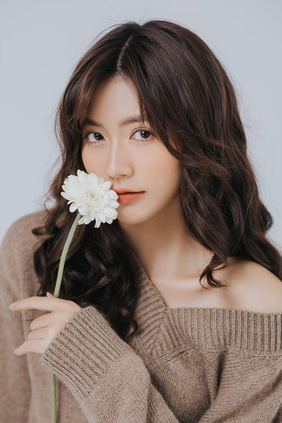 Ngọc Huyền sinh năm 1999, hiện là sinh viên năm 5 khoa Thiết kế thời trang, Đại học Mỹ thuật công nghiệp. Ảnh: NVCC. 