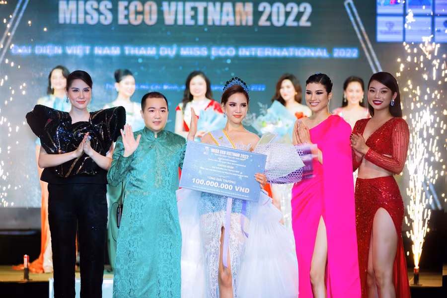Ê Ban nhận được sự đánh giá cao của dàn giám khảo gồm Á khôi Nguyễn Thị Thành, Top 5 Hoa hậu Biển Việt Nam - Lâm Thu Hồng, Á hậu Phạm Kim Duyên, Miss Earth Vietnam Hoàng Hạnh, Miss Earth Vietnam Thái Thị Hoa, Miss Eco Vietnam Đoàn Hồng Trang...Ảnh: BTC