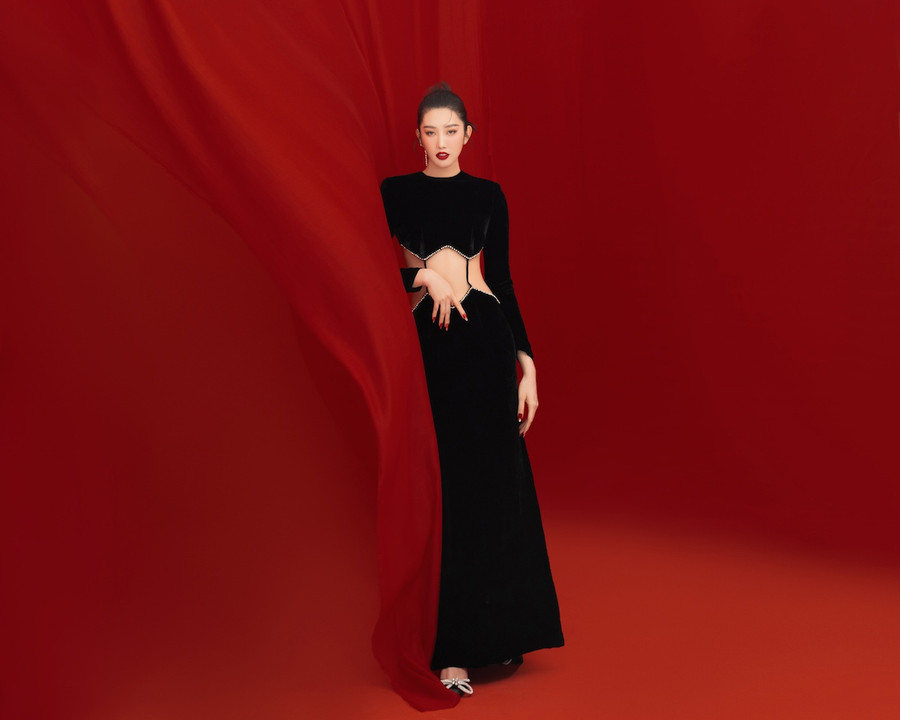 “Chúng ta đã có một năm thật nhiều vất vả. Nhưng Ngân biết mọi người đã nỗ lực thật nhiều. Thúy Ngân sẽ trở về nhà sớm trong Tết này để có thể ở bên gia đình, chia sẻ những câu chuyện về một năm khó quên”, diễn viên sinh năm 1991 cho hay. Ảnh: NVCC