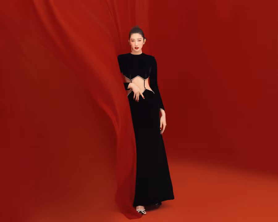 “Chúng ta đã có một năm thật nhiều vất vả. Nhưng Ngân biết mọi người đã nỗ lực thật nhiều. Thúy Ngân sẽ trở về nhà sớm trong Tết này để có thể ở bên gia đình, chia sẻ những câu chuyện về một năm khó quên”, diễn viên sinh năm 1991 cho hay. Ảnh: NVCC