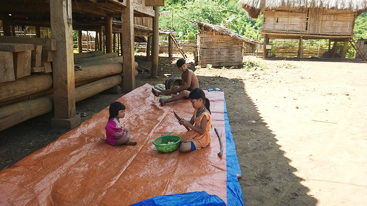 Cuộc sống của người Khơ Mú ở Tén Tằn đang dần thay đổi.