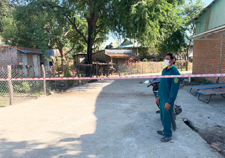 Khu vực buôn Hoang 1 (xã Ia Sao, thị xã Ayun Pa) thực hiện phong tỏa tạm thời để thực hiện các biện pháp phòng-chống dịch. Ảnh: Vũ Chi