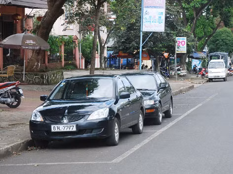 Điểm đỗ xe trên đường Lê Hồng Phong.