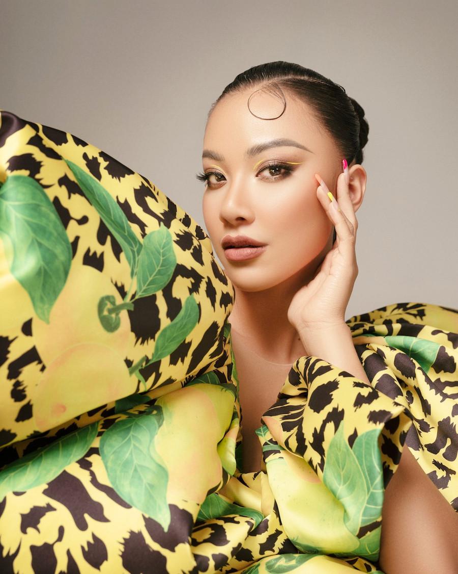 Kim Duyên được khen ngợi khi nhan sắc ngày càng thăng hạng. Trong năm 2021, cô đại diện Việt Nam dự thi Hoa hậu Hoàn vũ và vào Top 16 chung cuộc. Người đẹp cho biết nếu có duyên, cô muốn thử sức ở một đấu trường sắc đẹp khác trong tương lai. Ảnh: Rin Trần Kim Duyên được khen ngợi khi nhan sắc ngày càng thăng hạng. Trong năm 2021, cô đại diện Việt Nam dự thi Hoa hậu Hoàn vũ và vào Top 16 chung cuộc. Người đẹp cho biết nếu có duyên, cô muốn thử sức ở một đấu trường sắc đẹp khác trong tương lai. Ảnh: Rin Trần