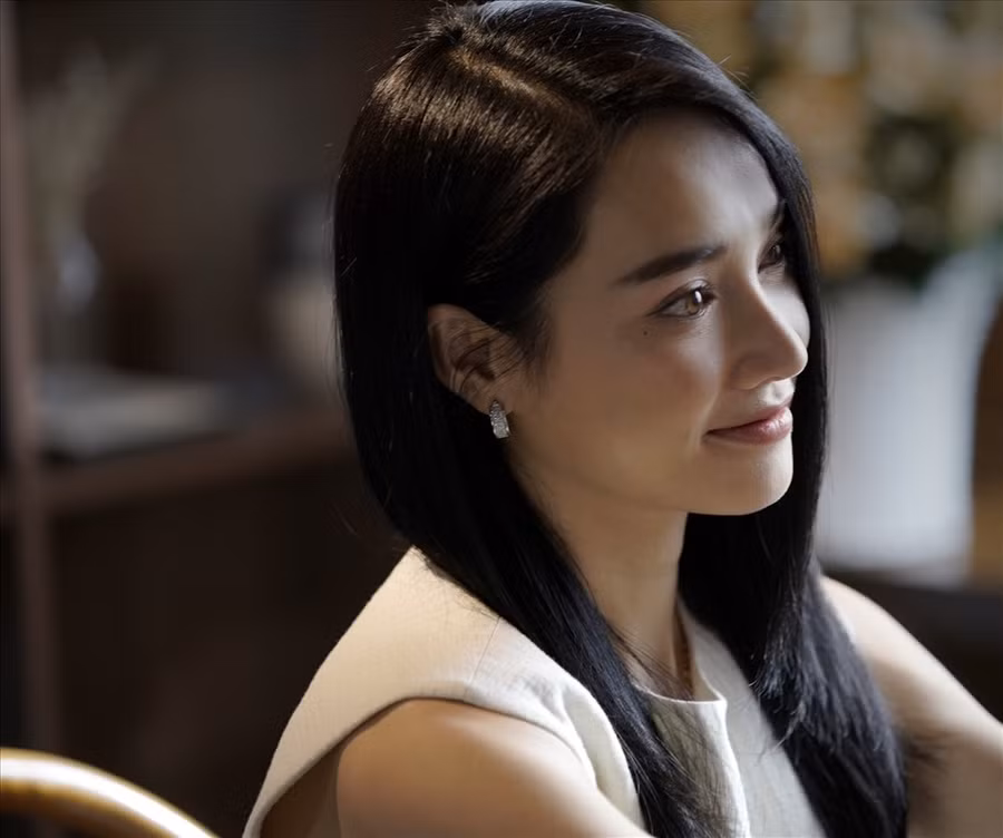 Cô là minh chứng cho mẫu phụ nữ hoàn toàn có thể duy trì sự nghiệp thành công sau khi lập gia đình, cân bằng hoàn hảo giữa đam mê công việc và cuộc sống cá nhân bộn bề.