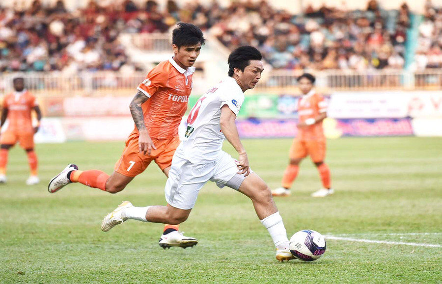 Tuấn Anh (áo trắng) cùng các đồng đội cần lấy lại niềm tin sau màn trình diễn thiếu ấn tượng trong màu áo đội tuyển quốc gia. Ảnh: Lê Văn Ngọc