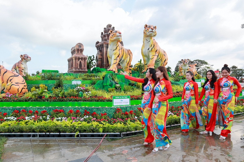 Thời tiết Trung bộ, Tây nguyên và Nam bộ thuận lợi cho người dân du xuân. Ảnh: Lê Hồ Bắc Thời tiết Trung bộ, Tây nguyên và Nam bộ thuận lợi cho người dân du xuân. Ảnh: Lê Hồ Bắc