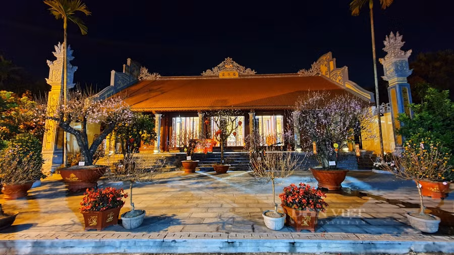 Một góc chùa Phúc Linh vào ban đêm. Ảnh: TBH