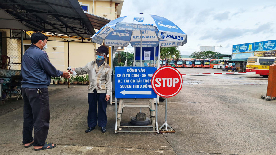 Khôi phục tạm thời hoạt động vận tải hành khách tuyến cố định liên tỉnh Gia Lai-Bình Định. Ảnh: Bá Bính