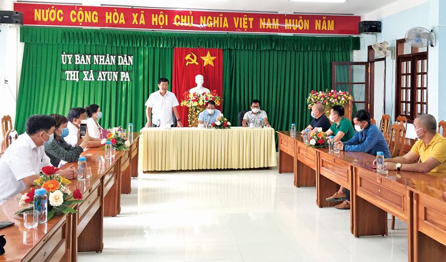 Ủy ban nhân dân thị xã Ayun Pa phối hợp với Hội Doanh nhân trẻ tỉnh tổ chức gặp gỡ doanh nghiệp xúc tiến đầu tư năm 2021. Ảnh: Gia An Ủy ban nhân dân thị xã Ayun Pa phối hợp với Hội Doanh nhân trẻ tỉnh tổ chức gặp gỡ doanh nghiệp xúc tiến đầu tư năm 2021. Ảnh: Gia An