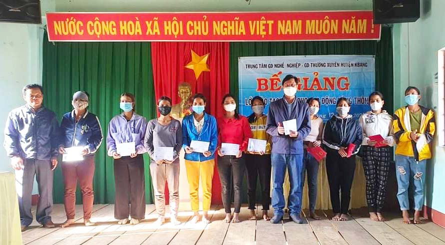 Đến cuối năm 2021, toàn huyện Kbang lao động qua đào tạo đạt 36,43%. Ảnh: Ngọc Minh